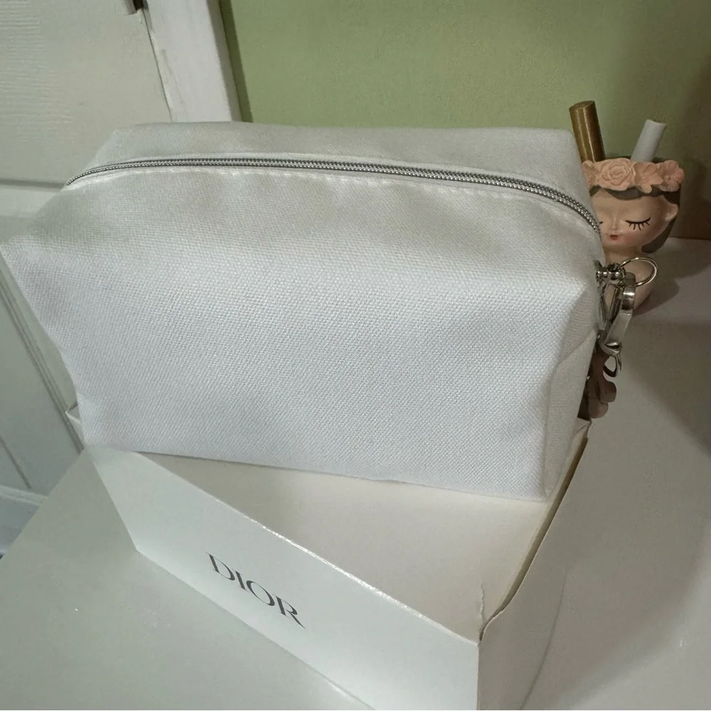 Miss Dior Cosmetic pouch with acrylic chain - Picture 5 of 7